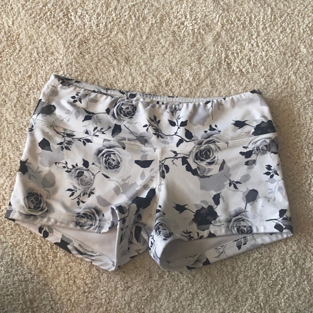 Fleo Original rose shorts